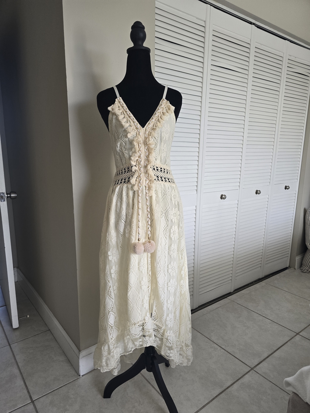 Women's Cream Lace Maxi Dress with Spaghetti Straps